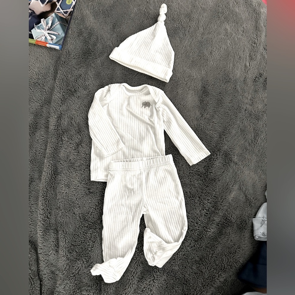 3 piece set in perfect condition.